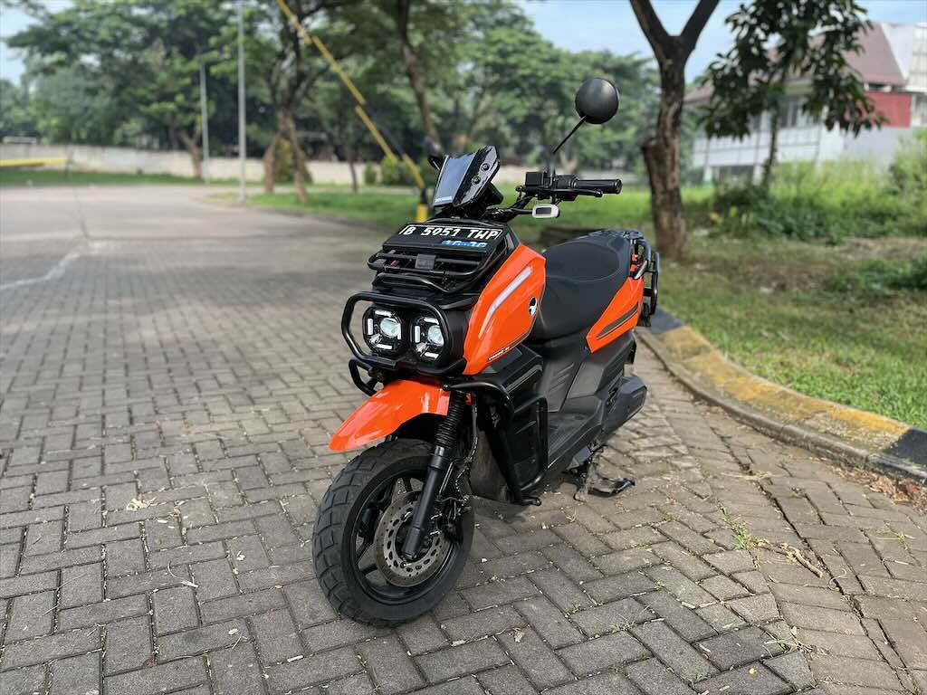 Jangan Asal Lap, Begini Cara Membersihkan Motor Listrik dari Abu Vulkanik