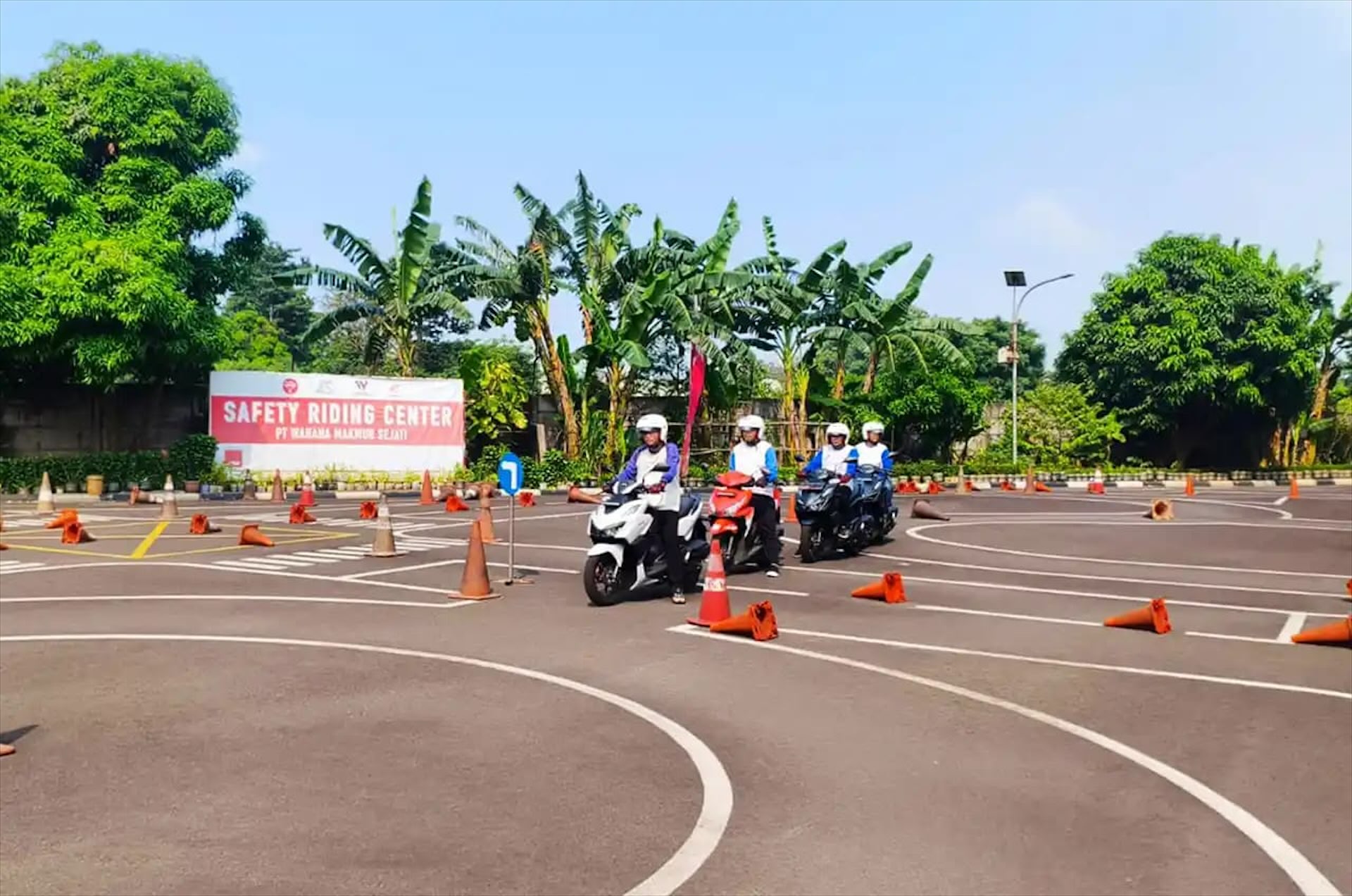 Wahana Honda Bagikan Tips Berkendara Aman bagi Perempuan untuk Perkuat Budaya #Cari_Aman