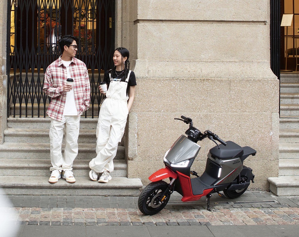 Honda S09R 2025, Skuter Listrik Stylish yang Praktis untuk Perjalanan Harian