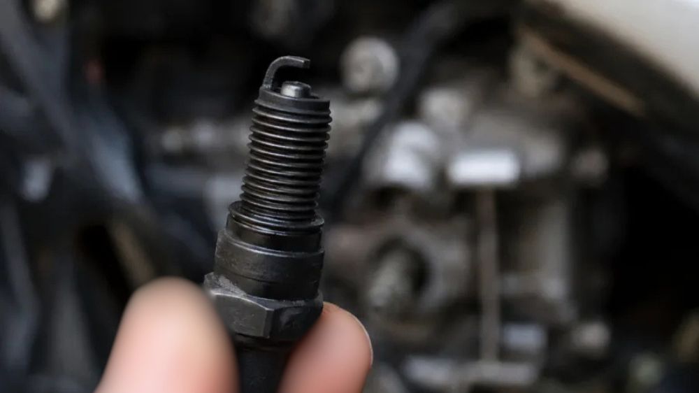 Busi Motor Hitam dan Basah Bisa Jadi Tanda Masalah, Ini Penyebabnya