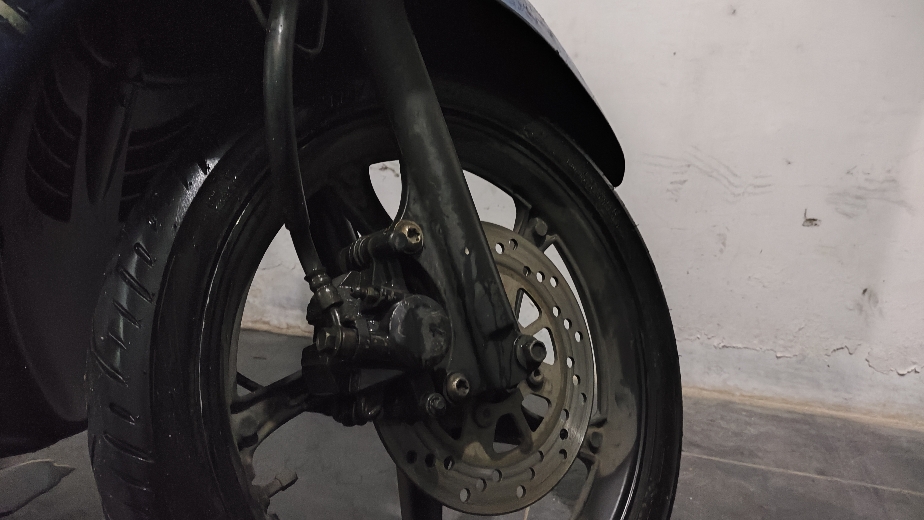 Jangan Tunggu Sampai Bocor, Ini Waktu Ideal Mengganti Oli Shockbreaker Depan Motor