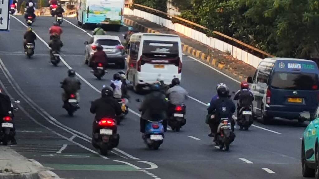 Kemenkes Ingatkan Bahaya Abu Vulkanik, Masyarakat Diminta Hindari Penggunaan Motor