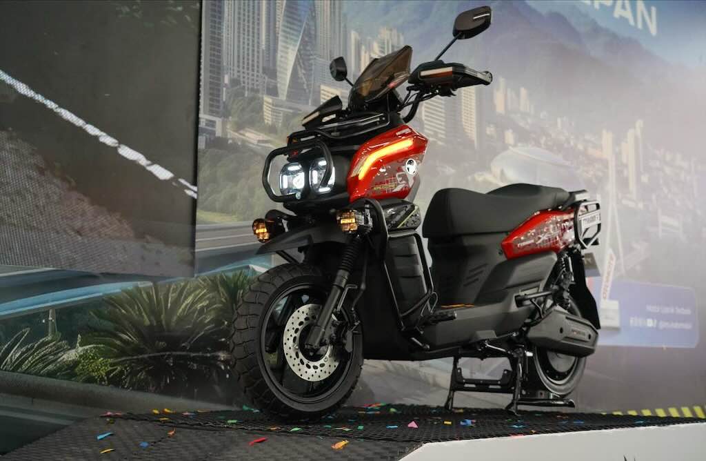 Indomobil eMotor Tyranno X Resmi Mengaspal, Skuter Listrik Bergaya Adventure dengan Jarak Tempuh 160 Km