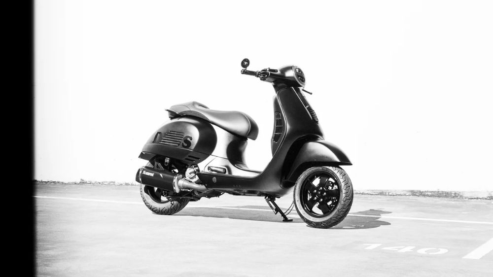 Mengintip Detail Modifikasi Vespa 300 SuperSport Dari Deus ex Machina