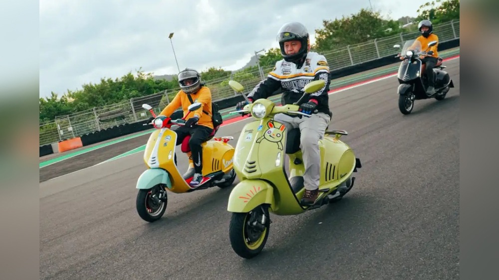 Komunitas Vespa 946 Owners Club Indonesia Tampil Elegan di Sirkuit Mandalika