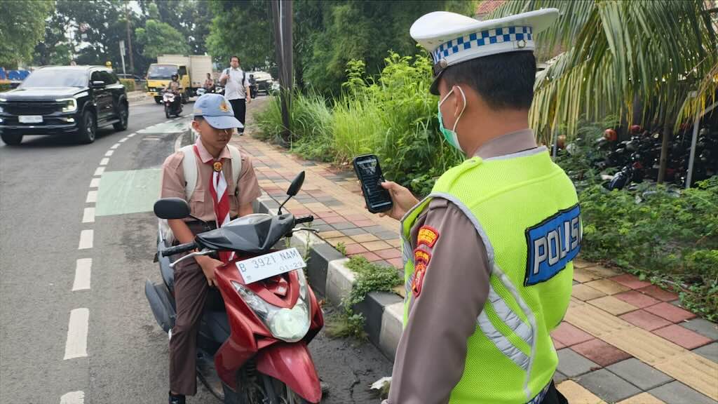 Polda Metro Jaya Perkuat ETLE Handheld, Berhasil Tindak 132 Pelanggaran Lalu Lintas dalam Sehari