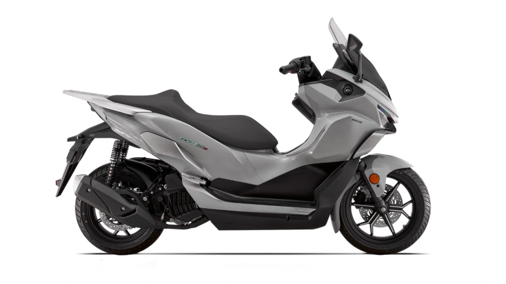 Pakai Mesin Hybrid dan ABS Dual Channel, QJMotor Fort 125N Siap Gebrak Pasar Skuter 125cc