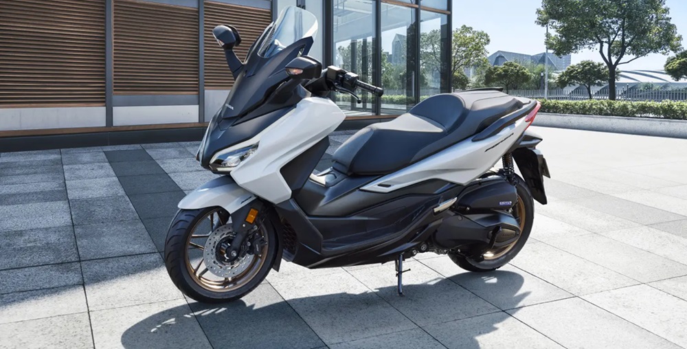Honda Forza Semakin Berkelas dengan Panel Meter TFT Terbaru dan Pilihan Warna Eksklusif
