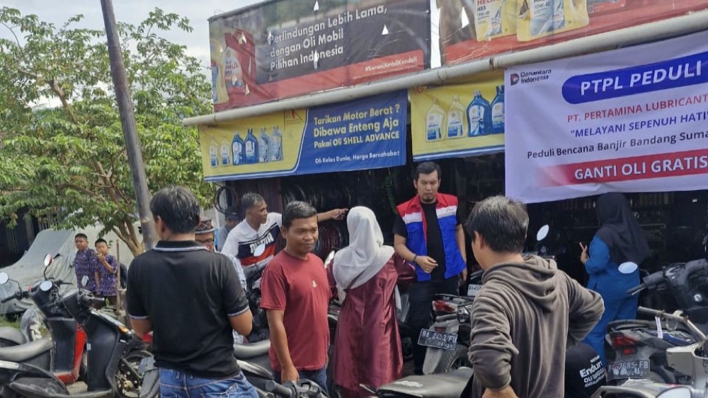 Pertamina Peduli Hadirkan Layanan Ganti Oli Motor Gratis untuk Pemulihan Mobilitas Warga Sumatra Terdampak Banjir