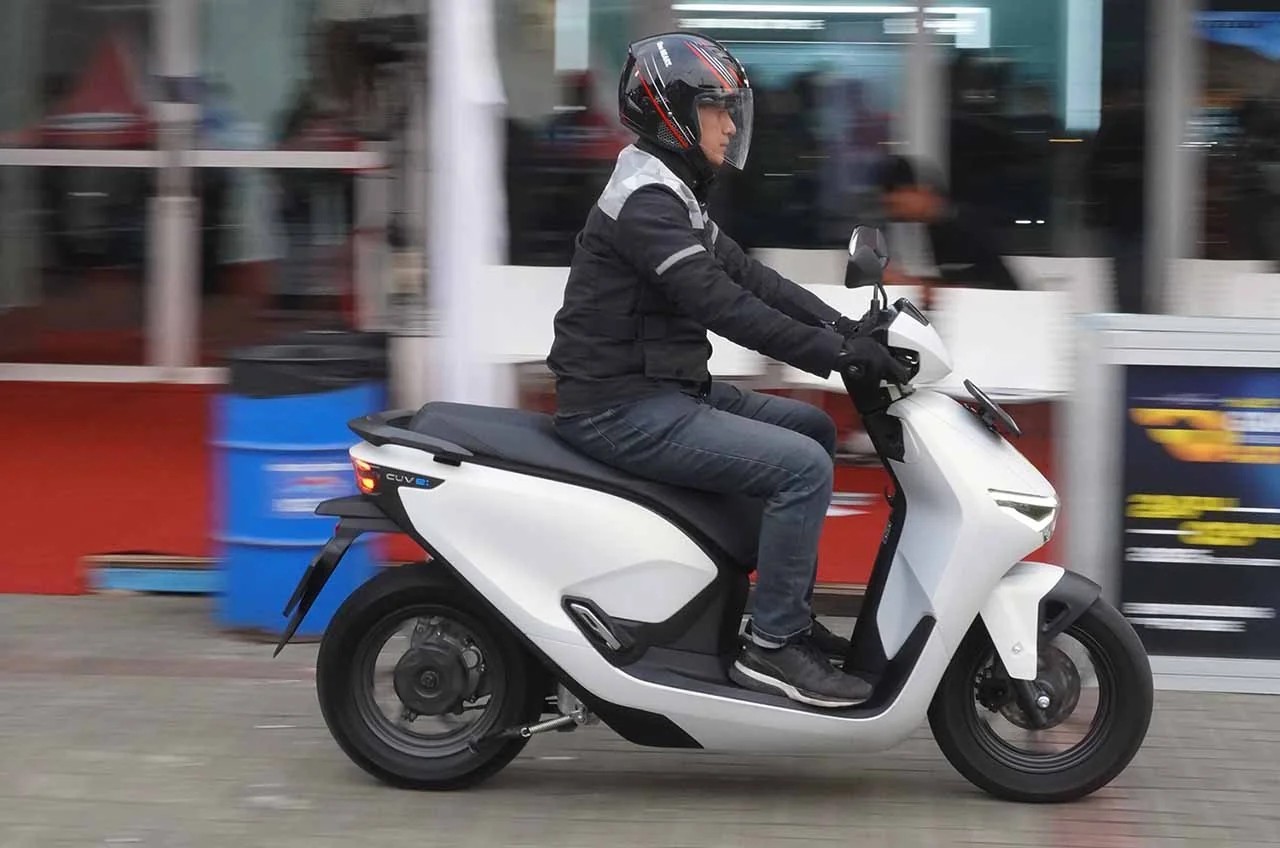 Biar Baterai Awet, Begini Tips Aman Menggunakan Sepeda Motor Listrik Honda untuk Penggunaan Harian