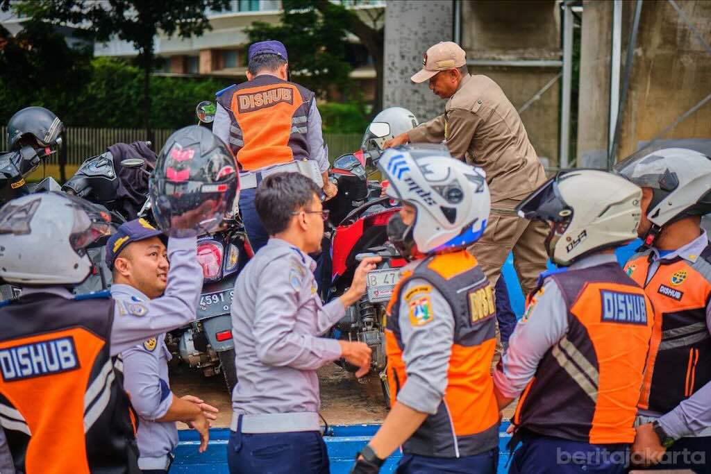 Razia Parkir Liar Setiabudi Petugas Angkut Puluhan Motor Melanggar Aturan