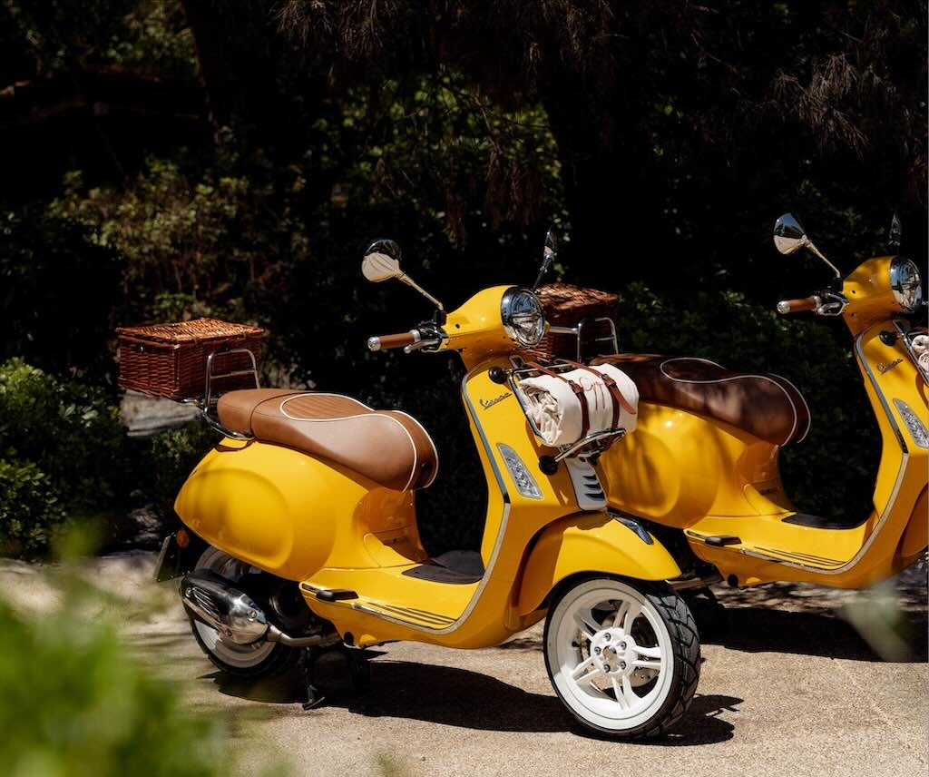 Vespa Primavera 125 Edisi Khusus Musim Panas Tampil Menawan dengan Warna Khas Riviera Italia