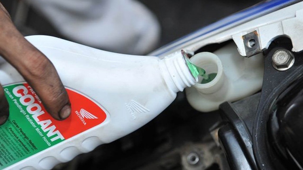 Ganti Air Radiator Motor Secara Berkala, Ini Waktu dan Cara Merawatnya