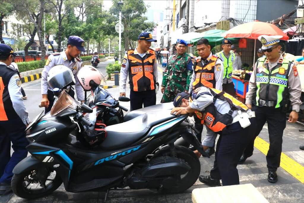 Cegah Kemacetan, 107 Motor Parkir Sembarangan di Glodok Ditindak