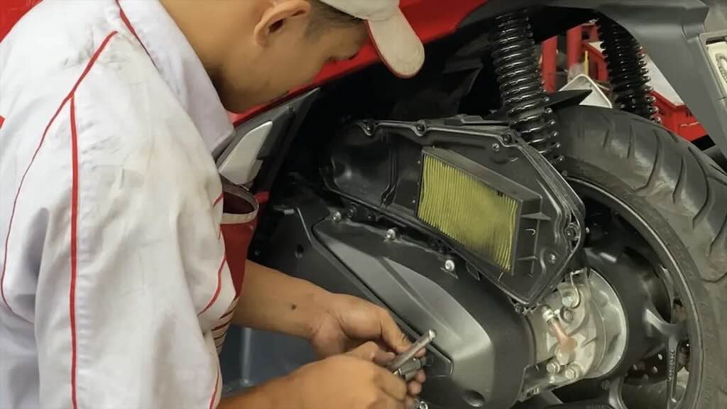 Sering Telat Servis Motor? Ini Risiko Kerusakan yang Menguras Kantong