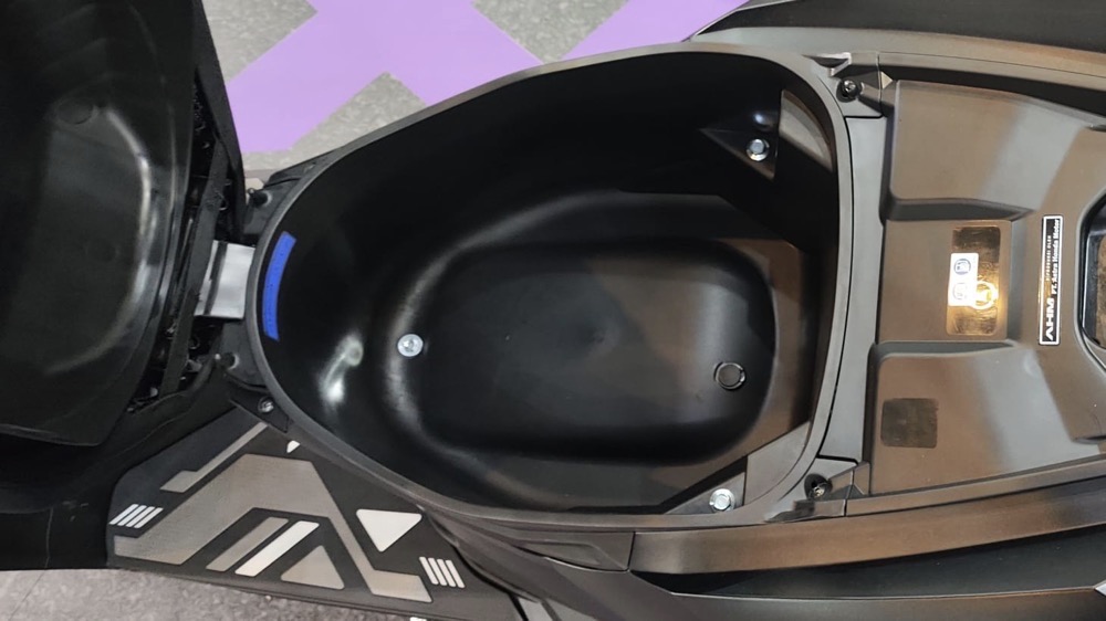 Jangan Sampai Liburan Berantakan! Hindari Simpan Barang Ini di Bawah Jok Motor Saat Touring