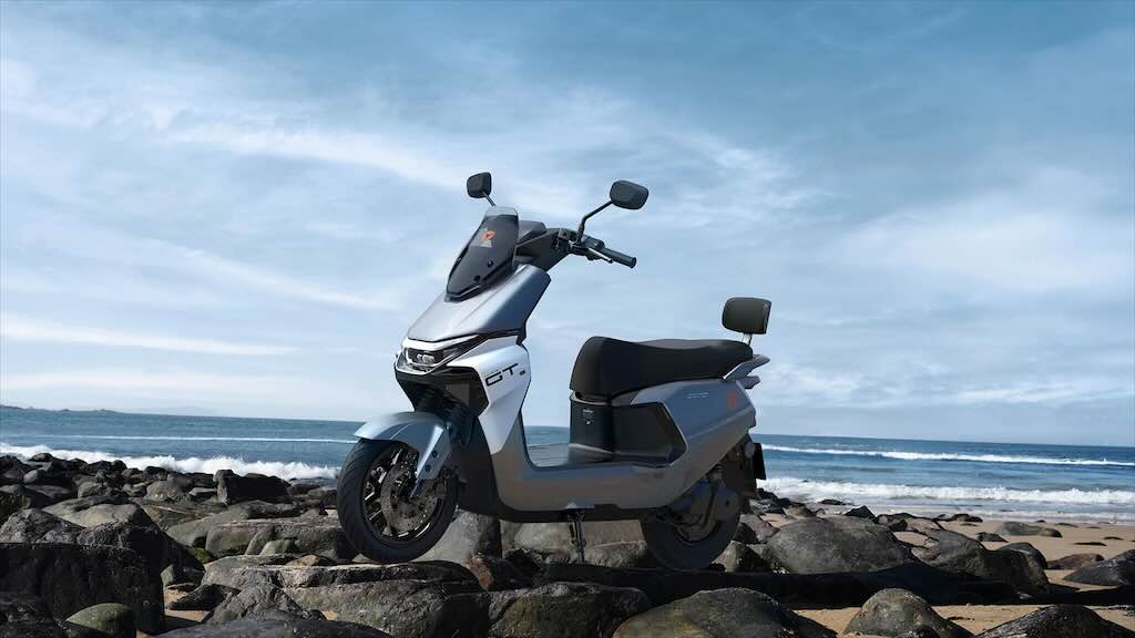 Mengusung Konsep UR-ONE, Motor Listrik Yadea GS70 Dibekali Fitur Super Pintar