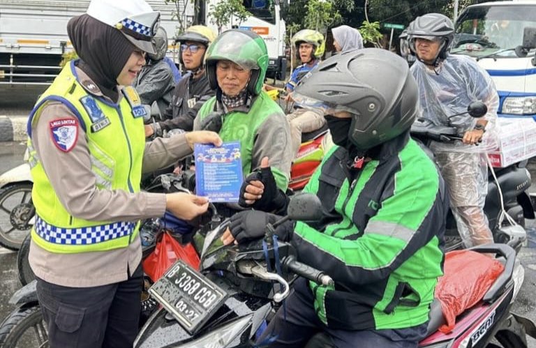 Kedepankan Pendekatan Humanis, Satlantas Polres Metro Tangerang Kota Edukasi Pengendara di Operasi Keselamatan Jaya 2026