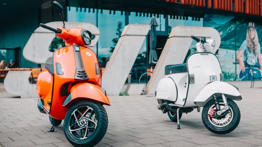 Pilih Klasik atau Modern? Perbandingan Fitur Vespa PX dan Vespa GTS