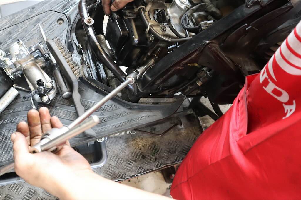 Motor Kurang Tenaga dan Tidak Responsif? Begini Pentingnya Perawatan Busi Agar Mesin Tetap Prima