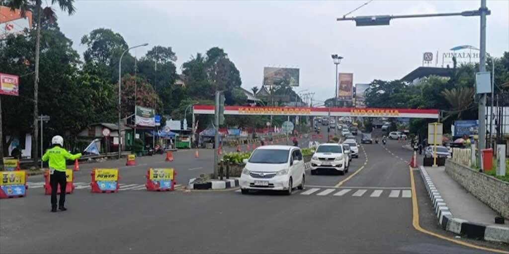 Sebanyak 319 Ribu Kendaraan Padati Jalur Puncak Bogor Selama Libur Panjang Berlangsung