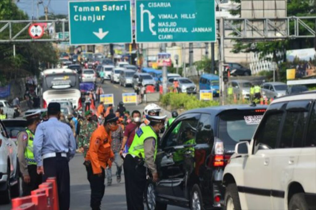 Libur Imlek 2026 Ribuan Kendaraan Serbu Puncak, Satlantas Polres Bogor Berlakukan Rekayasa Lalu Lintas