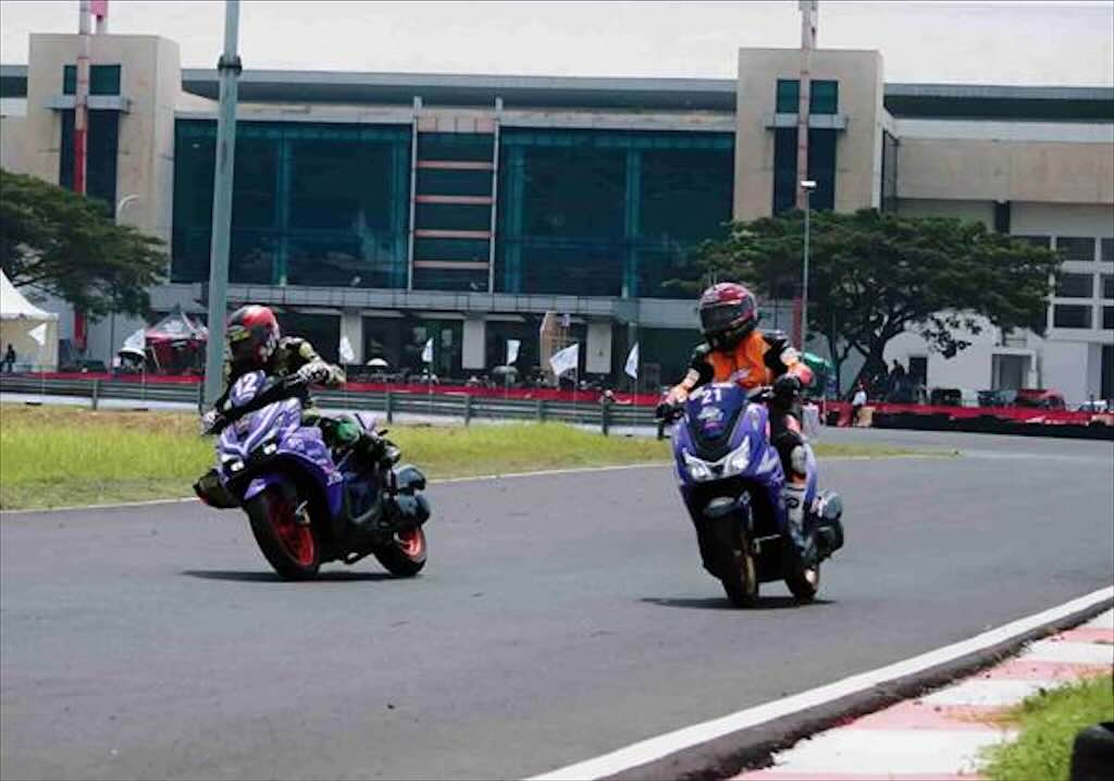 Sirkuit Bung Tomo Bergetar! Kelas MAXi Race Jadi Primadona di Motoprix Surabaya