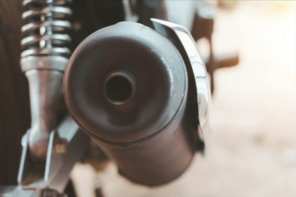 Knalpot Motor Nembak Saat Lepas Gas? Ini Penyebab dan Solusi Mengatasinya