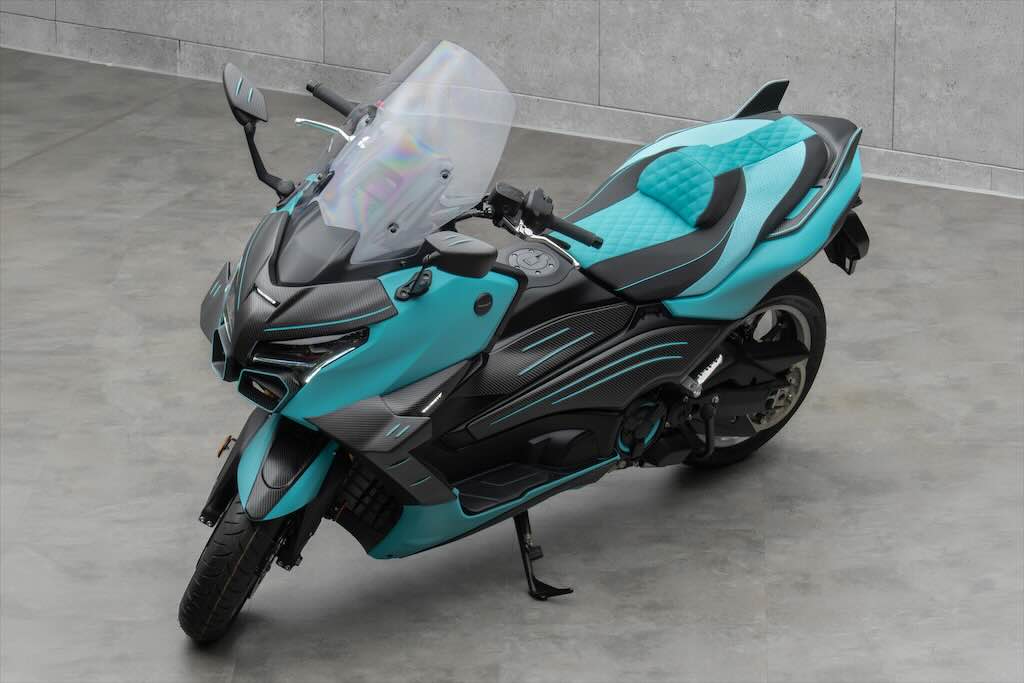 Mansory Bawa Yamaha TMAX 560 ke Level Baru dengan Sentuhan Karbon dan Warna Turquoise