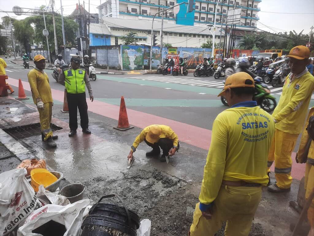 Cegah Kecelakaan, Masyarakat Jakarta Kini Bisa Adukan Jalan Berlubang Lewat Posko Khusus