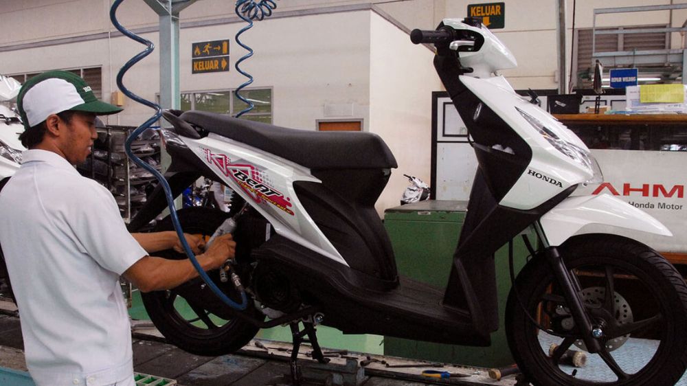 Panduan Memilih Skuter Matic Antara Sistem Injeksi dan Karburator