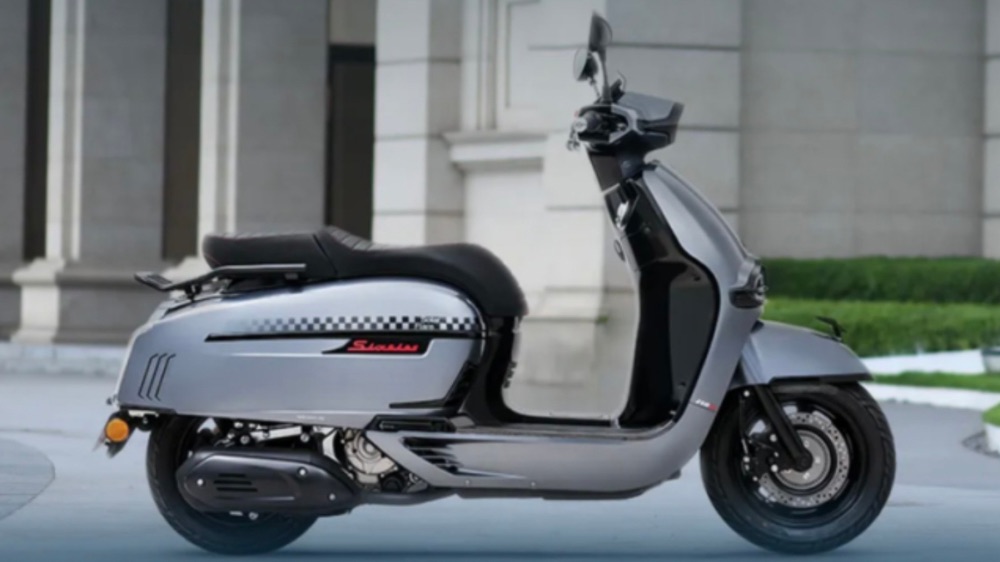 Victoria Sixties 250Si+, Skuter Retro dengan Mesin 250cc yang Dilengkapi Dashcam dan Sensor Parkir