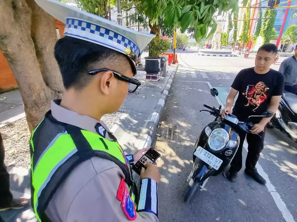 Satlantas Polres Ponorogo Gunakan Kacamata Pintar dan ETLE Handheld untuk Tindak Pelanggar Lalu Lintas