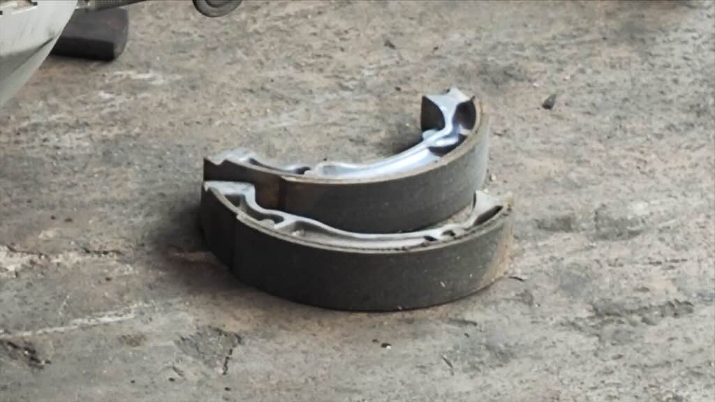 Rem Motor Terasa Kurang Pakem? Kampas yang Mengeras Bisa Jadi Penyebabnya
