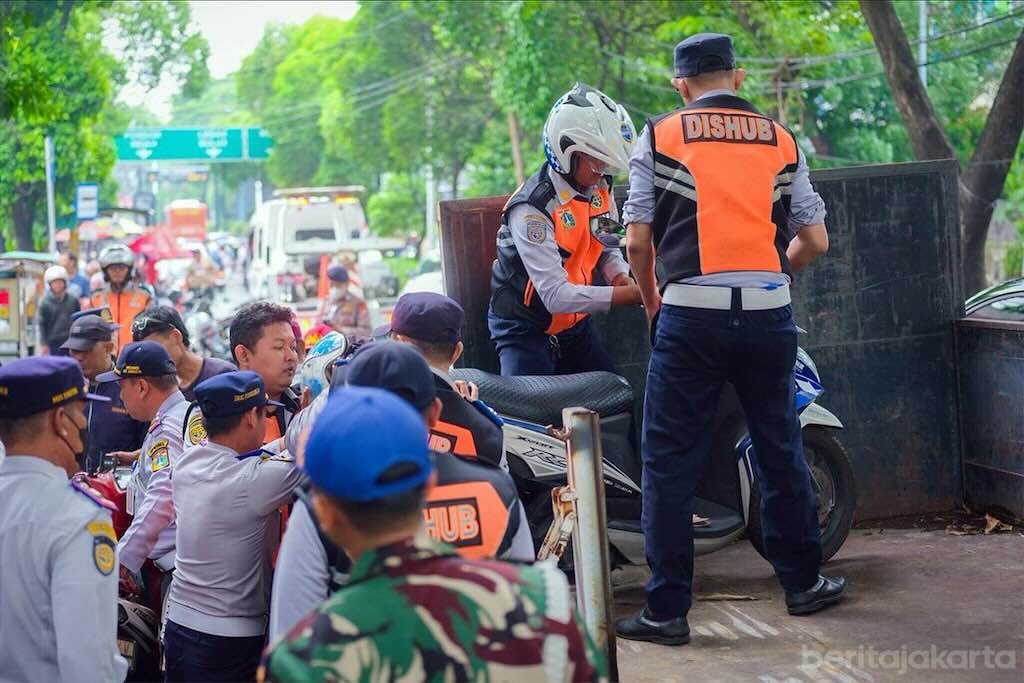 Pemprov DKI Terus Gencar Razia Parkir Liar, Belasan Kendaraan di Gandaria City Kena Sanksi Tegas