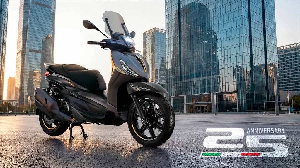 Piaggio Beverly 25th Anniversary Edition Meluncur di Eropa dengan Sentuhan Emas dan Emblem Spesial