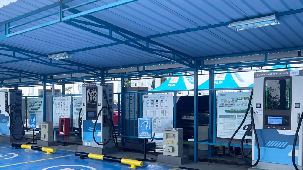 Pengguna Motor Listrik Makin Nyaman, PLN Siapkan SPKLU Center di Bandung Jelang Nataru
