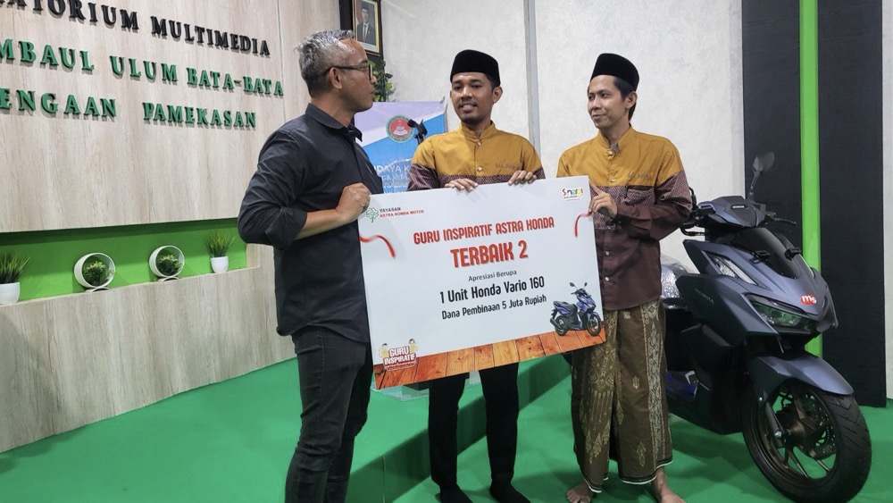 Kisah Haru Guru Papua Bawa Pulang Honda PCX160! Juara 1  'Guru Inspiratif Astra Honda 2025'  Berkat Inovasi Matematika 3D
