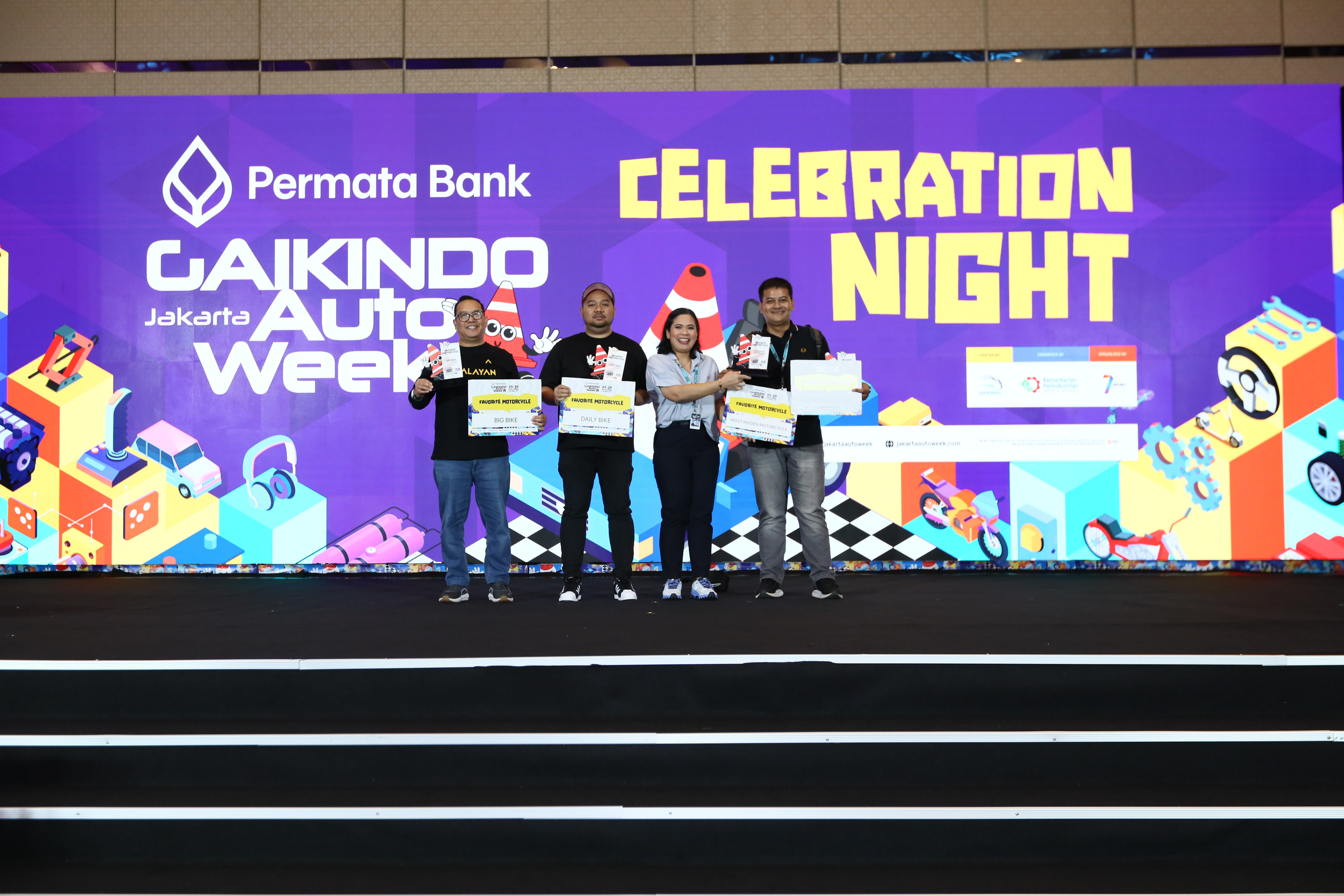Permata Bank GJAW 2025 Berakhir Meriah! Malam Apresiasi 'Celebration Night' Nobatkan Inovator dan Produk Otomotif Favorit