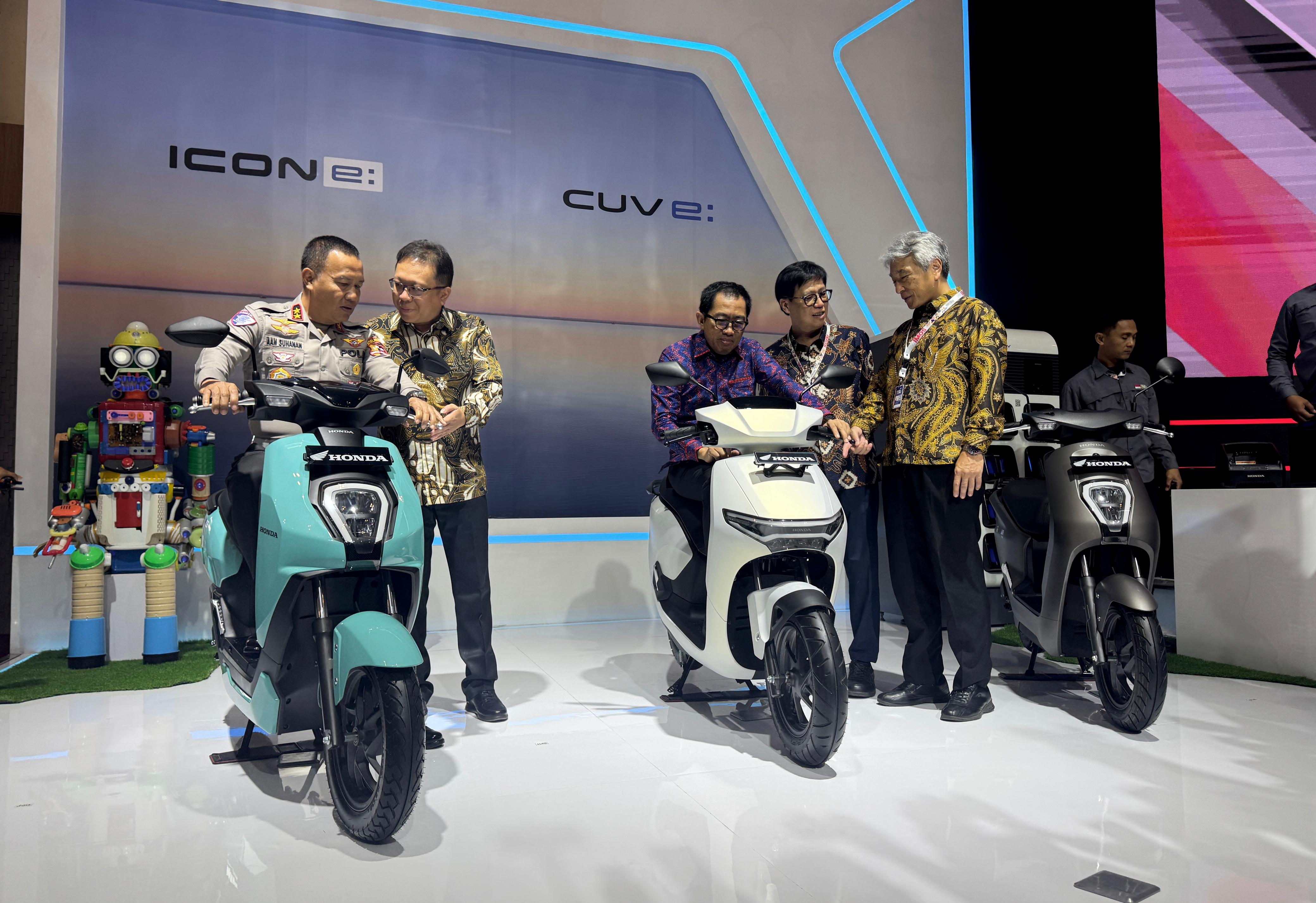 Dua Motor Listrik Honda ICON e: dan CUV e: Jadi Daya Tarik Booth AHM di IMOS 2024