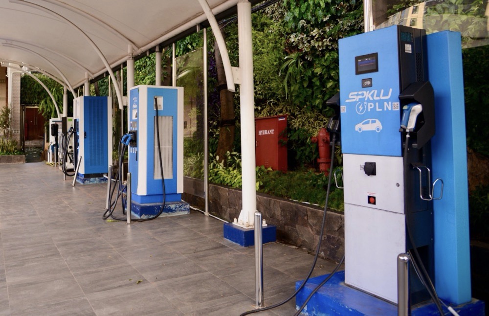 Bebas Antre di SPKLU! Fitur AntreEV di PLN Mobile Mempermudah Pengisian Daya