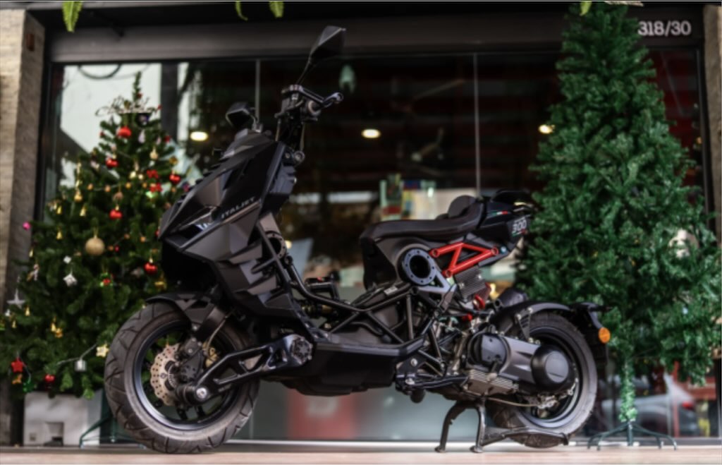 Tampil Gahar Serba Hitam, ITALJET Dragster 300 Black Edition dengan Desain Agresif