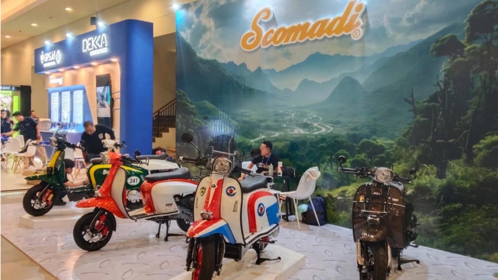 Scomadi Curi Perhatian di GIIAS Makassar 2025! Skuter Retro Inggris Ini Jadi Pusat Pandangan Pengunjung
