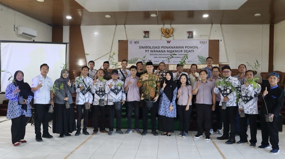Aksi Peduli Lingkungan, WMS Serahkan 2 Ribu Bibit Pohon ke 56 SMK Binaan di Momen Hari Guru