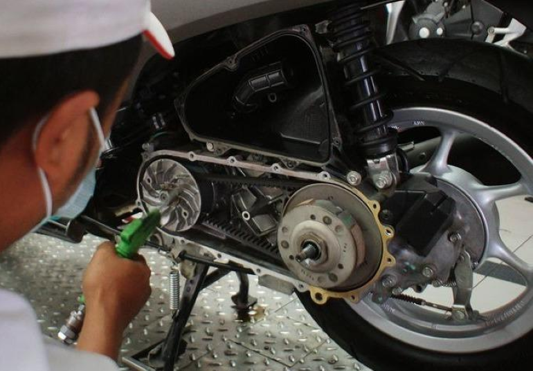 Banyak di Abaikan, Kenali Ciri-Ciri Kampas Ganda Motor Matic Aus dan Penyebabnya!