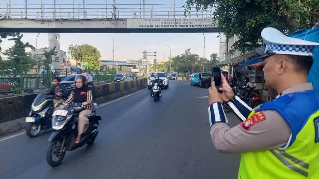Ditlantas PMJ Masifkan ETLE Handheld, Ratusan Pelanggar Lalu Lintas Terekam di Sejumlah Titik