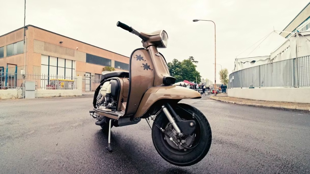 Modifikasi Lambretta dari Tahun 1974 dengan Mesin Dua Silinder, Masih Berfungsi Sempurna!