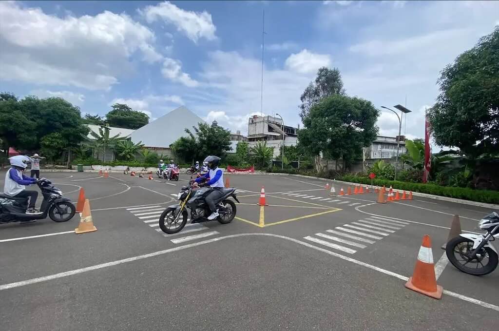 Wahana Honda Perkuat Edukasi Safety Riding, Peserta Dilatih Hadapi Beragam Risiko di Jalan