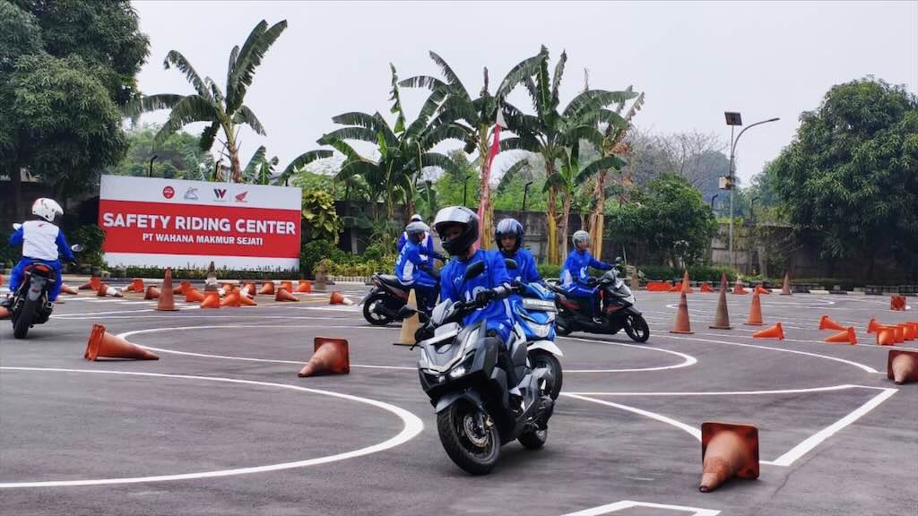 WMS Gelar Cari_Aman Academy Bootcamp, Guru dan Siswa Asah Keselamatan Berkendara