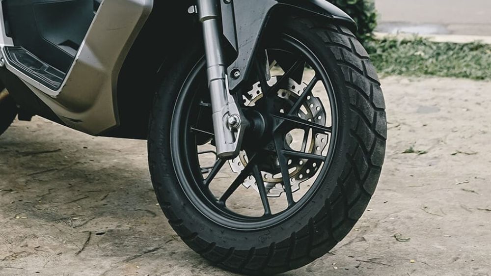 Ban Motor Berdecit Saat Jalan Pelan? Bisa Jadi Ada Masalah pada Komponen Ini